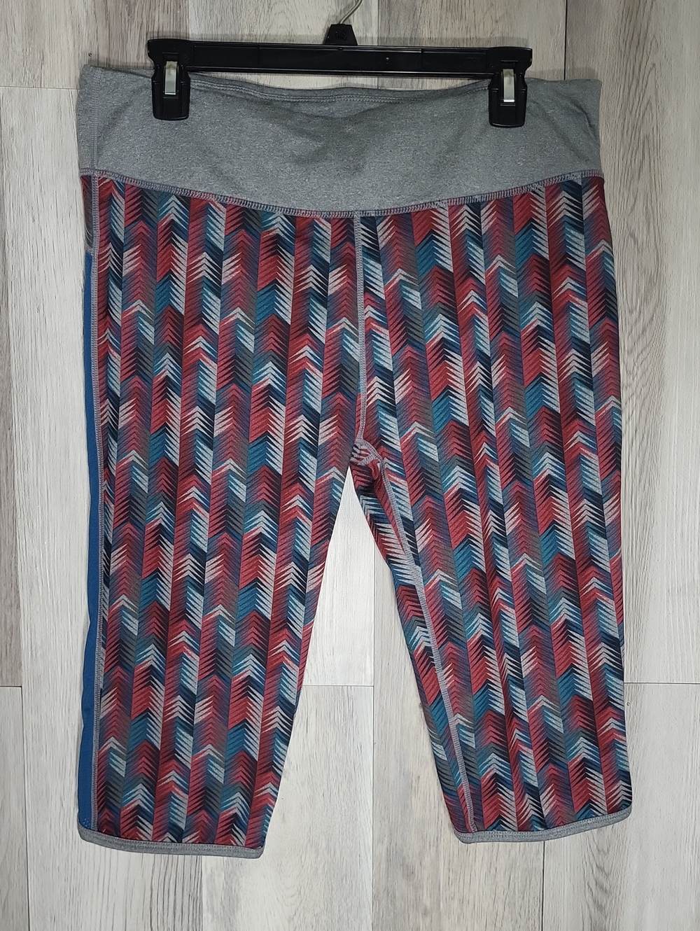 Fabletics‎ Powerhold Rio Run Crop Leggings Womens XL Chevron Stretch Compression